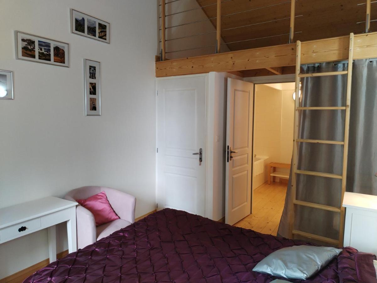 La Maison Pres Du Ruisseau Holiday home *
